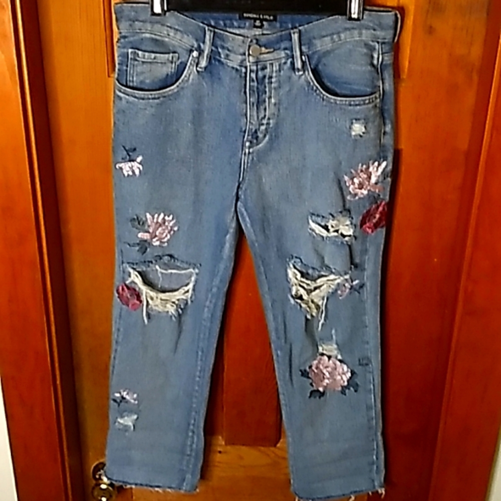 Kendall & Kylie Embroidered Floral Boyfriend Jean Size 27